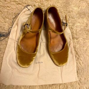 Doen mary jane flats.  Size 8.